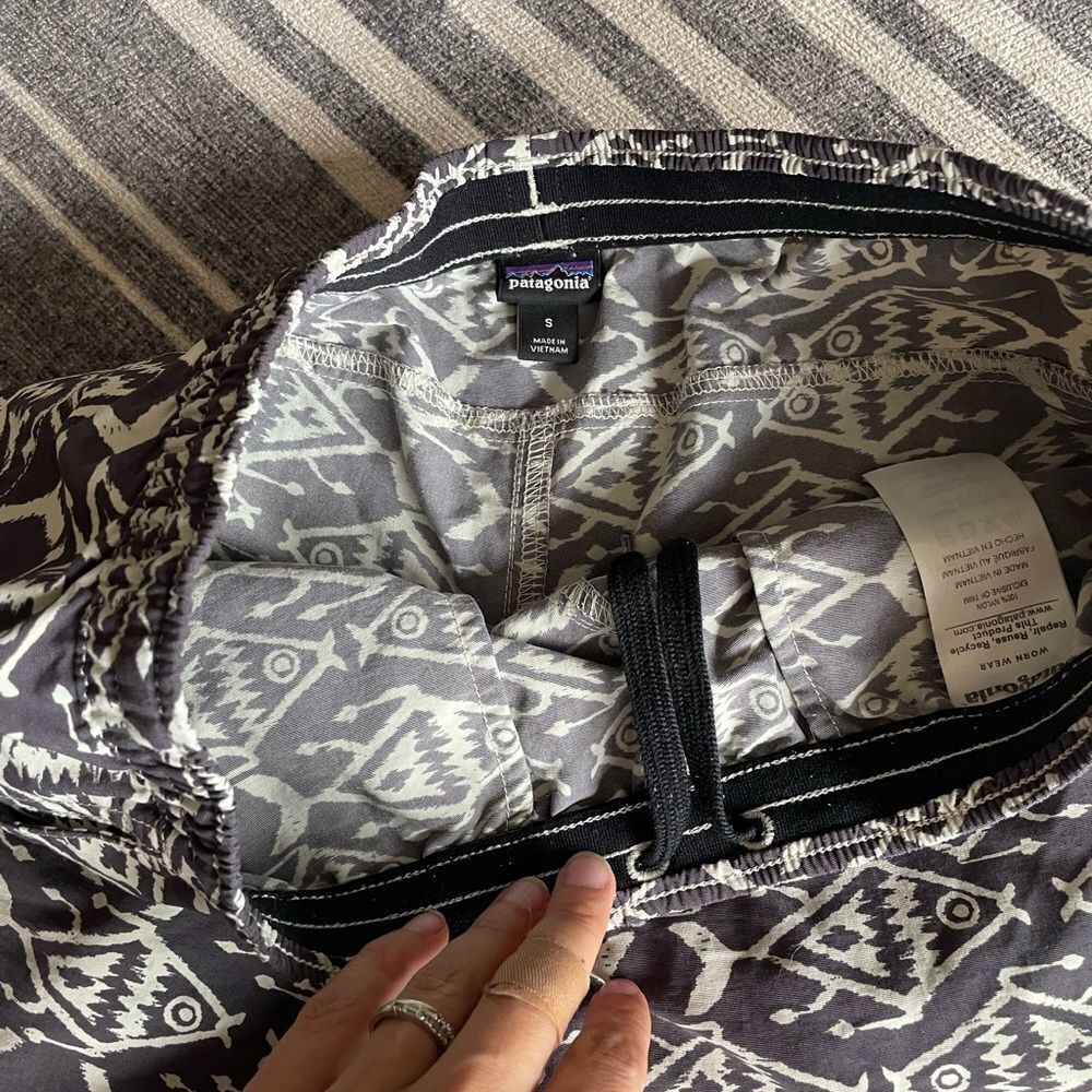 Patagonia ikat fish print baggies. Small - Picture 7 of 9